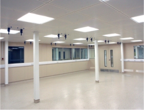 Clean room Partitioning systems with steel pan ceiling under a mezzanine floor Modular Clean room Partitioning systems with steel pan ceiling under a mezzanine floor