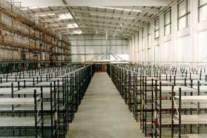 Longspan_Shelving_in_Warehouse